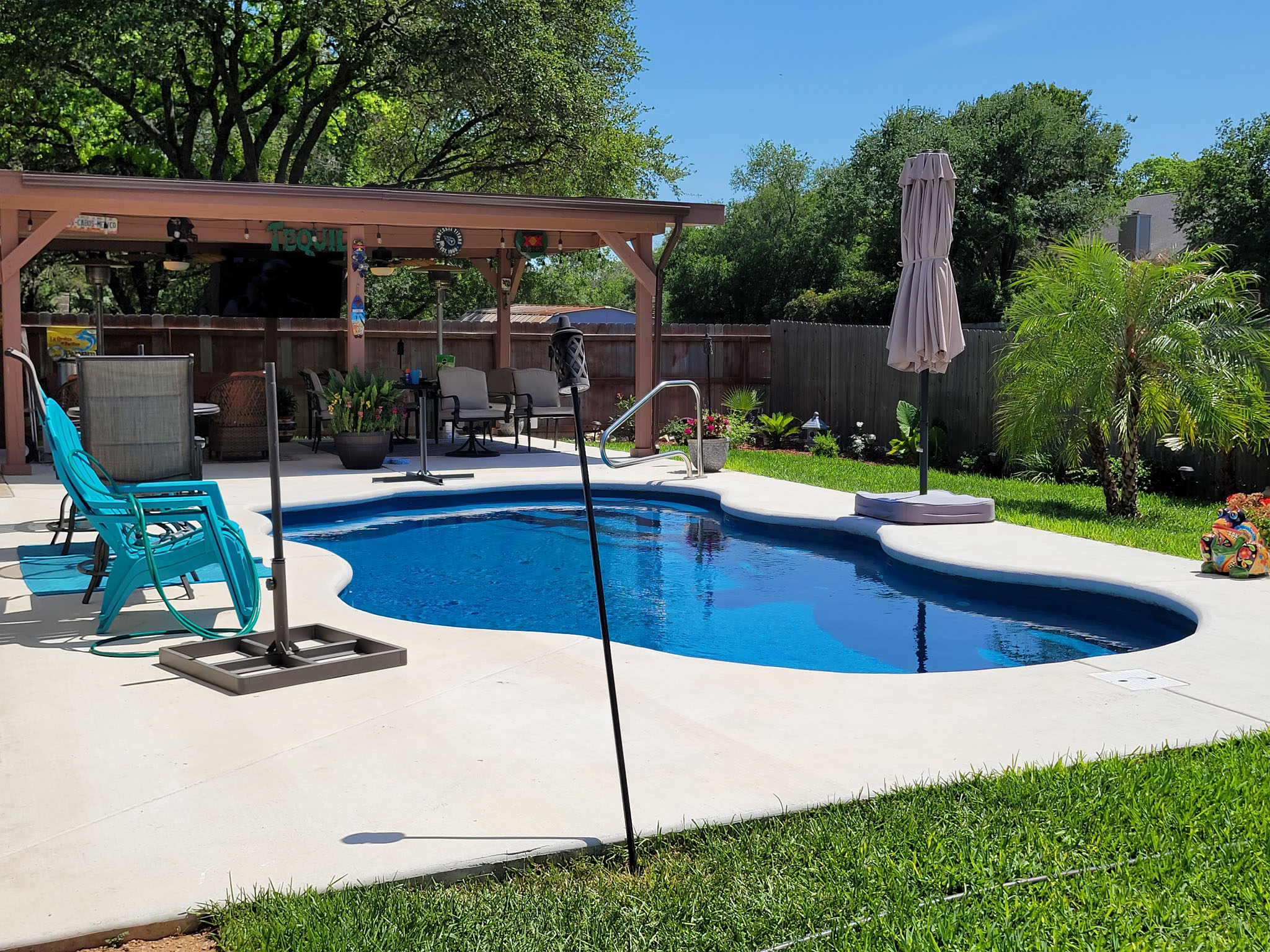 The Atlantis fiberglass pool in San Antonio is an elegant free form swimming pool with smooth concrete coping and decking to dress out your Backyard Oasis