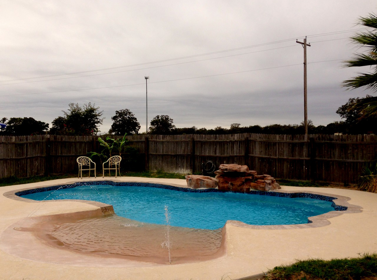 Lonestar Fiberglass Pools Geronimo Texas for a private backyard oasis and staycation without the hassle packing for it.